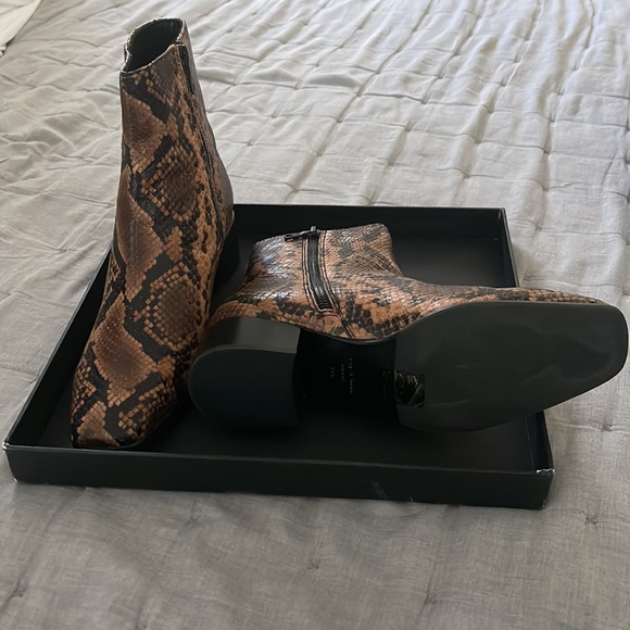 Beautiful snake leather Never Worn booties - Picture 2 of 7